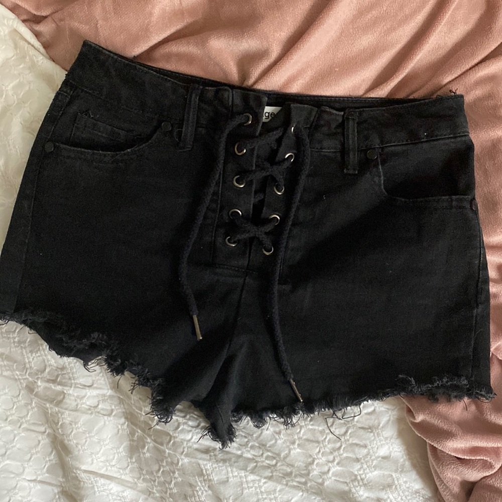 🦋2/$22 refuge Black distressed denim lace-up shorts